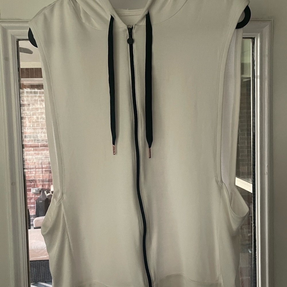 Beyond Yoga White Sleeveless Hoodie with Black Details with knee length leggings
